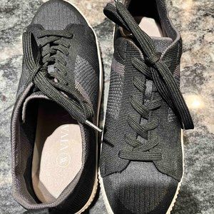 *LIKE NEW* ViVAIA Black Lace up Casual Shoe // Runner